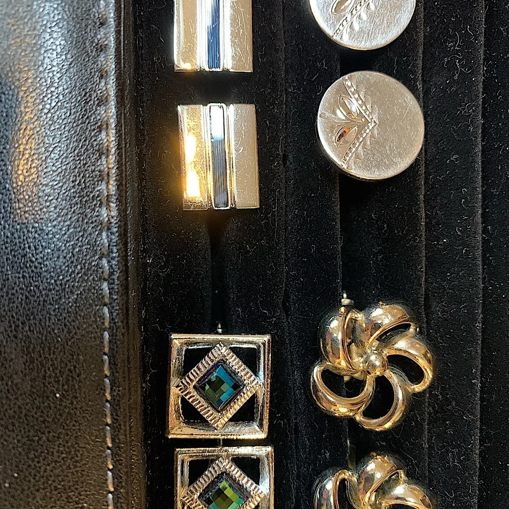 Four pair vintage cufflinks, and one tie pin